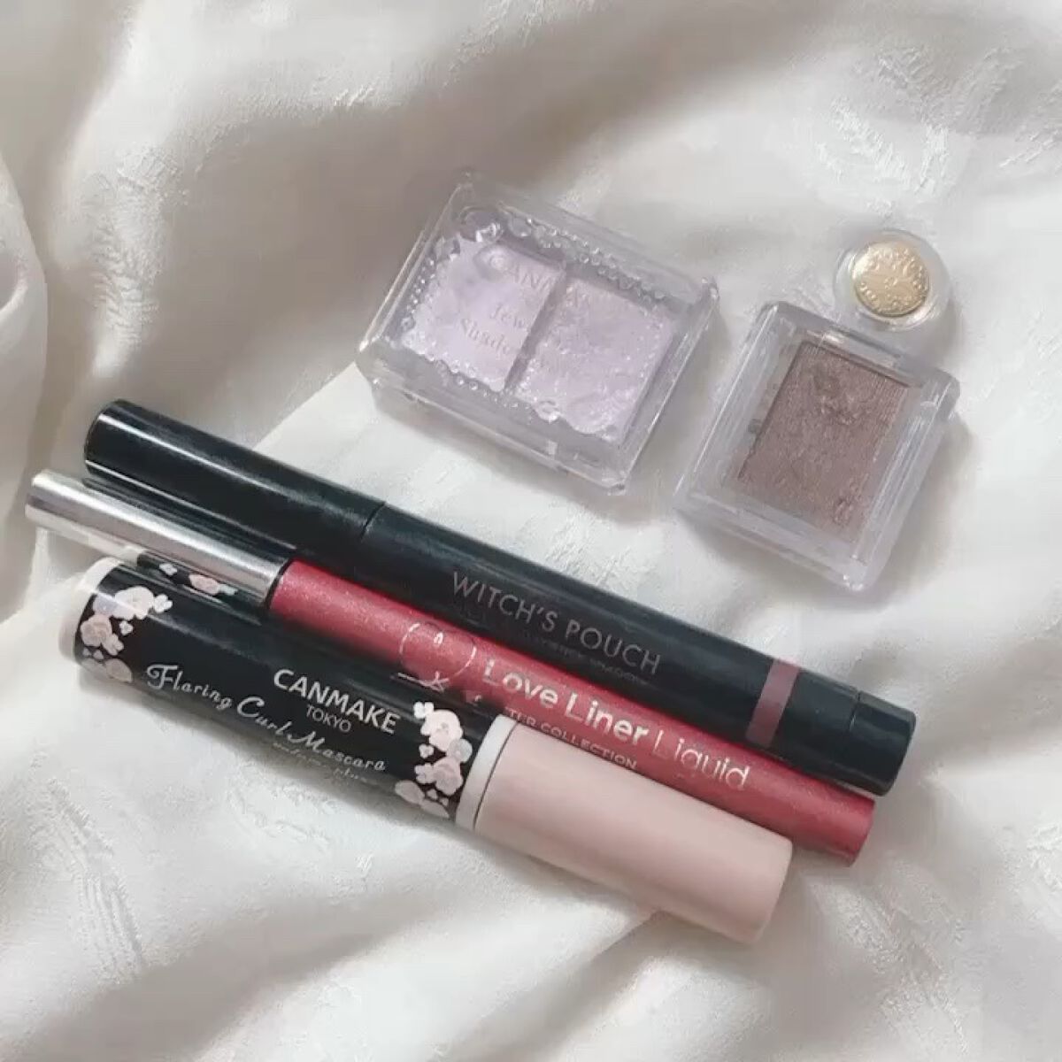 ウォータリースティックシャドウ/Witch's Pouch/スティックアイシャドウの人気ショート動画