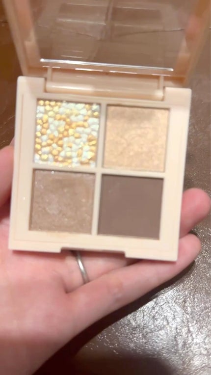 レブロン ダズル アイシャドウ クアッド/REVLON/アイシャドウパレットの人気ショート動画