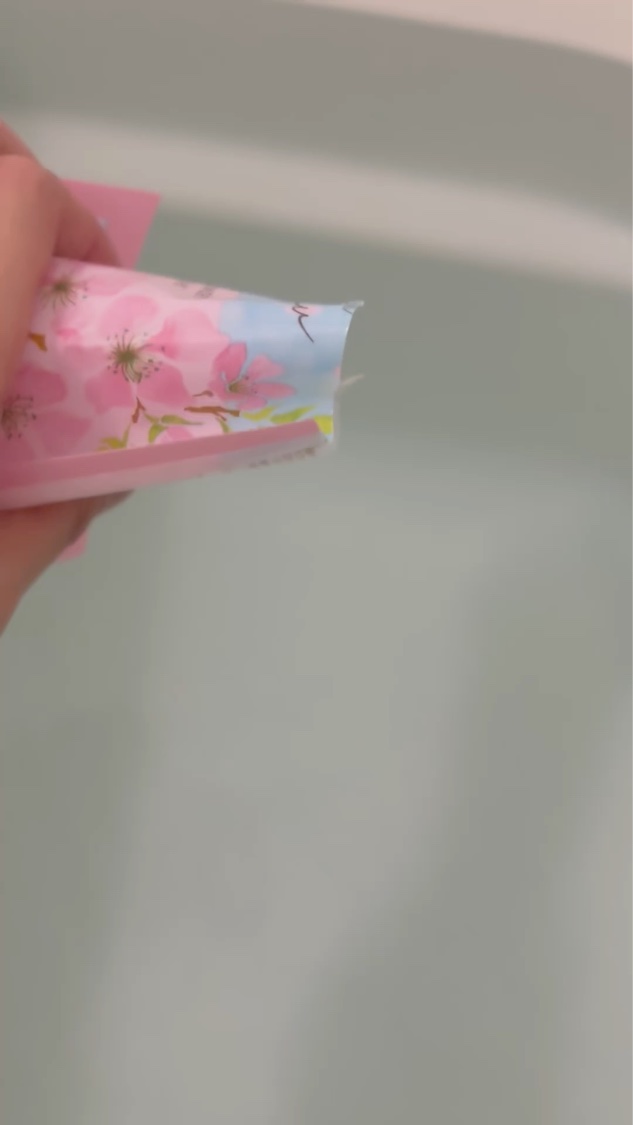さくらふふふ バスパウダー＆タブレット/ハウス オブ ローゼ/炭酸系入浴剤の動画クチコミ3つ目