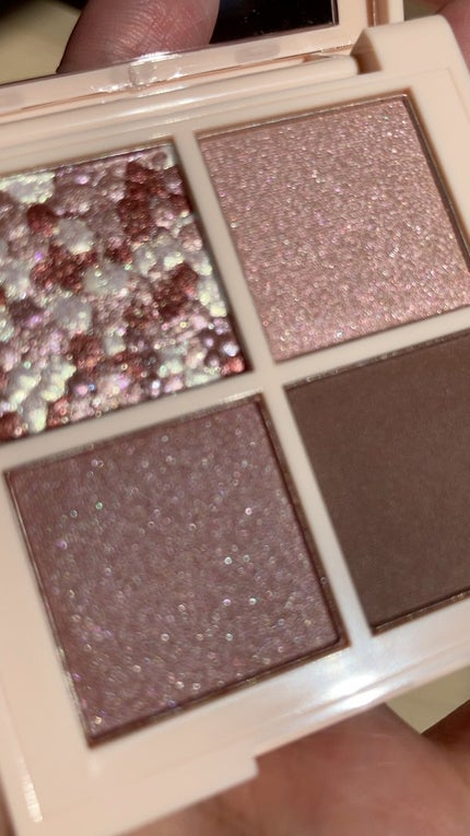 レブロン ダズル アイシャドウ クアッド/REVLON/アイシャドウパレットの人気ショート動画