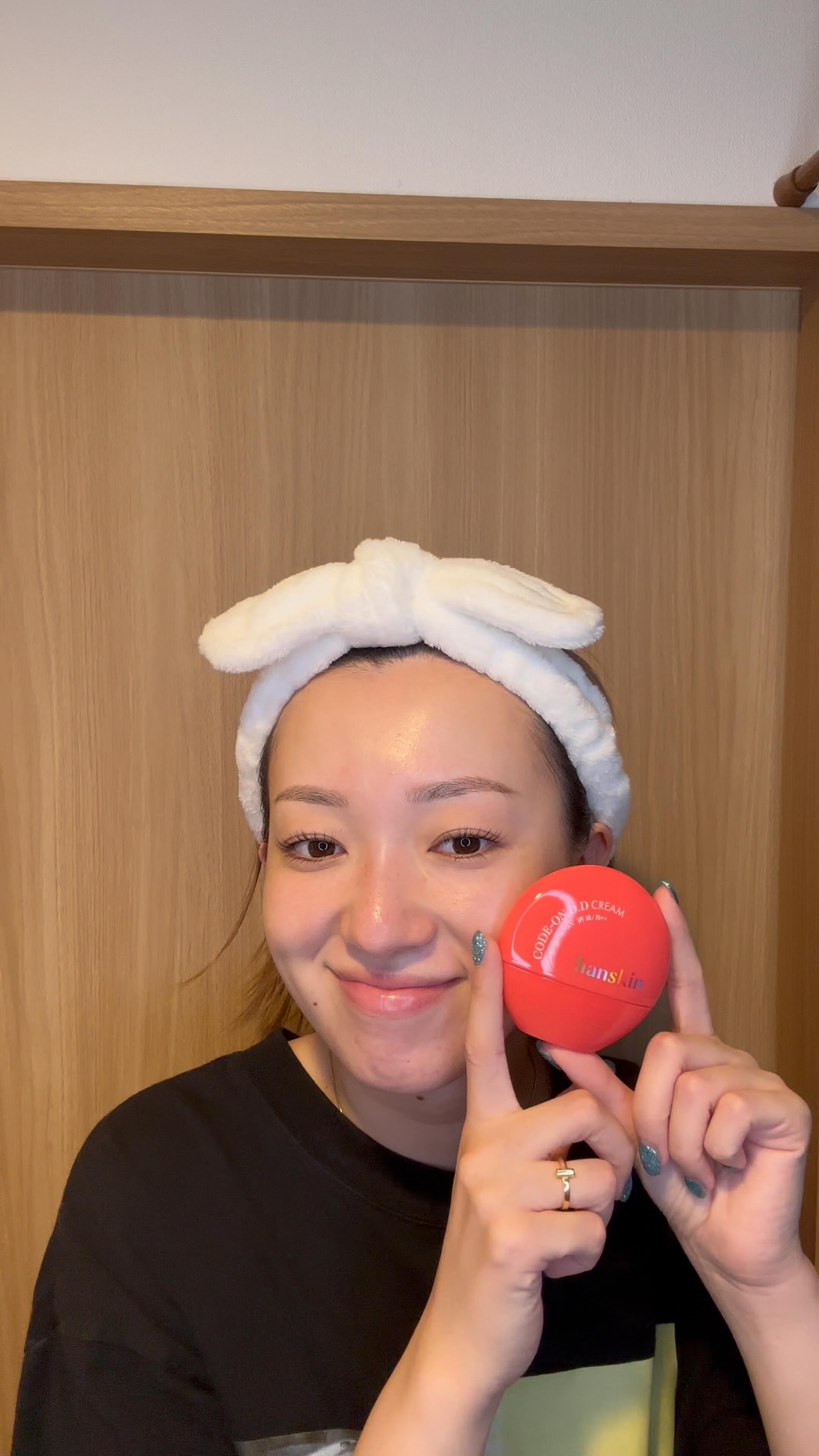 .
.
崩れ知らずの肌が綺麗に映える
DDクリーム🩷

@hanskin_jp_official

・コードオンDDクリームファンデーション

フィルター無しでも盛れる肌が
誕生しちゃうからお出かけもルンルン🎶
忙しい朝でもさっと使えて