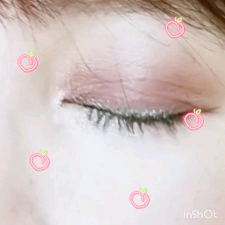 IT EYES/MAX COLOR/カラーコンタクトレンズの動画クチコミ1つ目