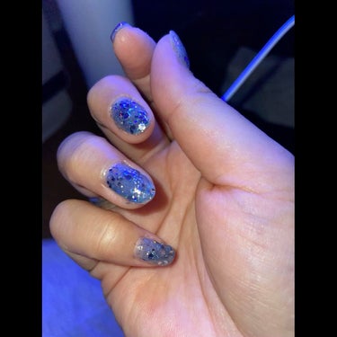 new nailもプチプラで🫧❄️

ダイソーのマニキュアと
ジェルネイルを掛け合わせて使用しました🫧

キラキラが可愛い✨✨

#daiso 
#グリッターネイル
#セルフネイル
 #ラメ大調査 