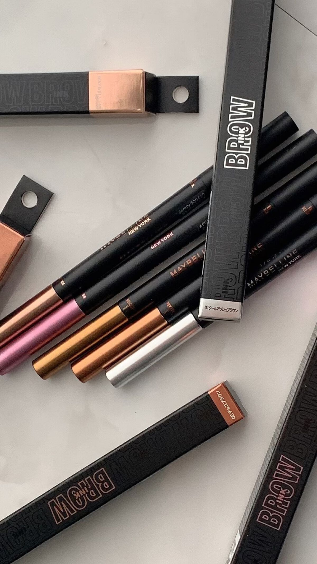 メイベリンからアイブロウペンシルと眉マスカラがセットになった2wayタイプの眉アイテムブラウインクカラーティントデュオレビュー♡

使ってみて感じたのはとにかく落ちないっ！
朝のままの眉メイクをキープしてくれるアイテム◎

詳しくは動画で確