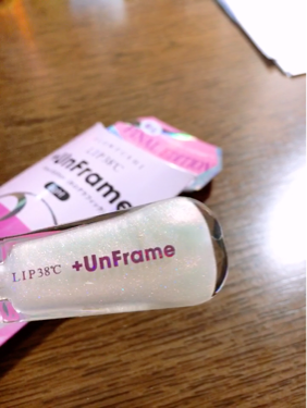 LIP38℃ +UnFrame<ホログラフィック>/UZU BY FLOWFUSHI/リップグロスを使ったクチコミ（2枚目）