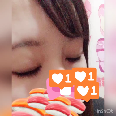 ♡左右非対称な目について♡

悩みなのですが、動画だと奥側。
右目が二重線が上すぎて写真だと一重っぽく見えてしまい、毎回漏れないし左右非対称でなんだか気持ち悪くて。
アイプチやアイテープで固定しようかな