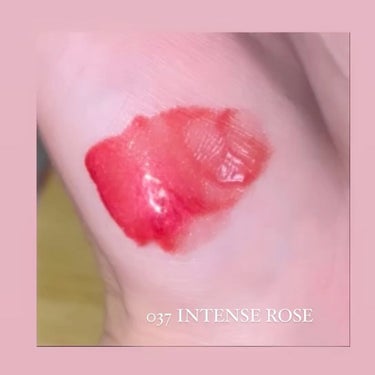 イベント、オンライン限定
037 INTENSE ROSE
手に塗った時は少し赤みが強いかなと思いましたが
グロスでツヤのある仕上がりで
ラメやパールも悪目立ちせず使いやすいカラー✨