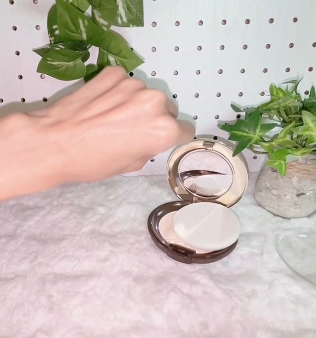 フェイスアップ プレストパウダー SPF23 / PA++/COVERMARK/プレストパウダーを使ったクチコミ（2枚目）