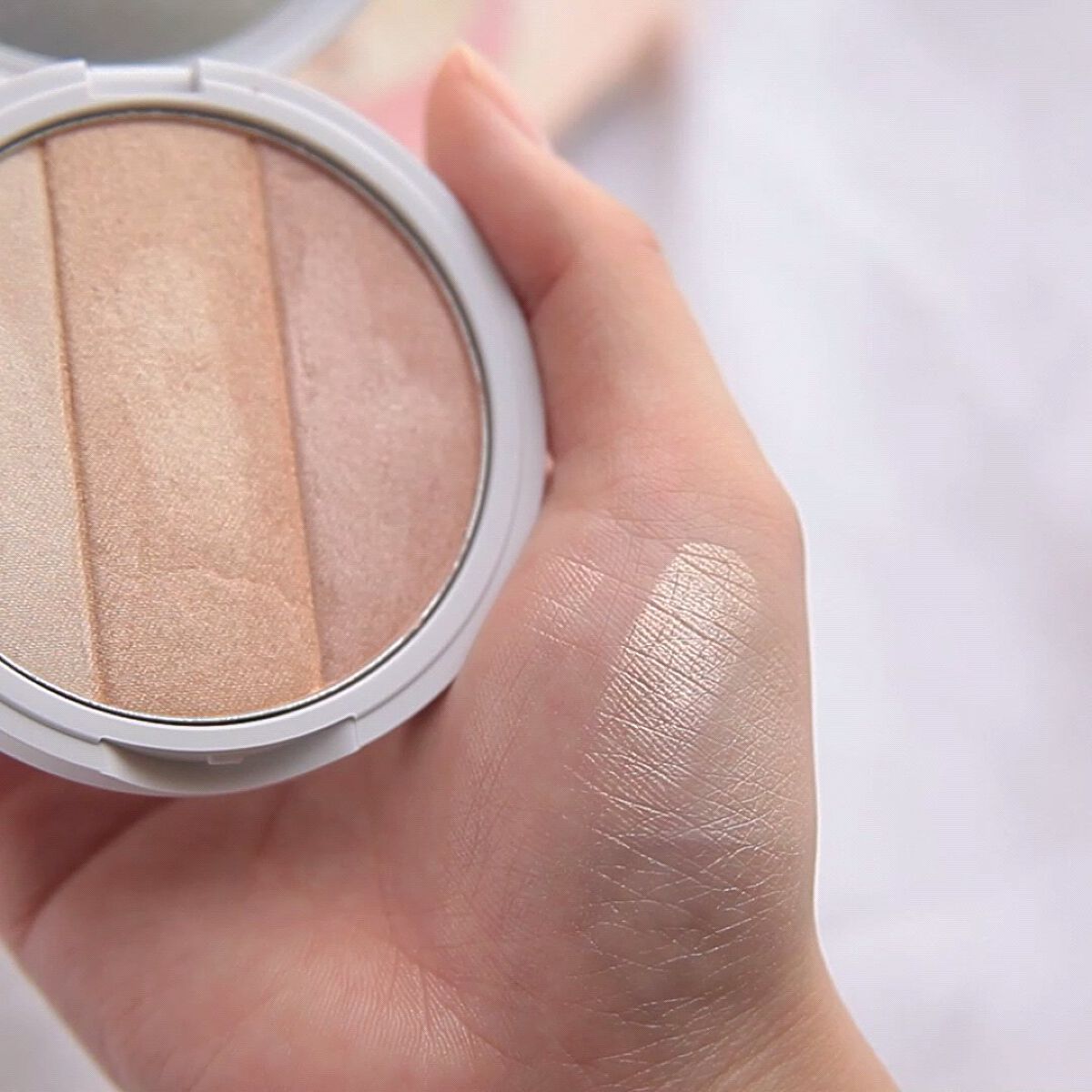 タッチハイライター/COZMIKI/パウダーハイライトの動画クチコミ4つ目