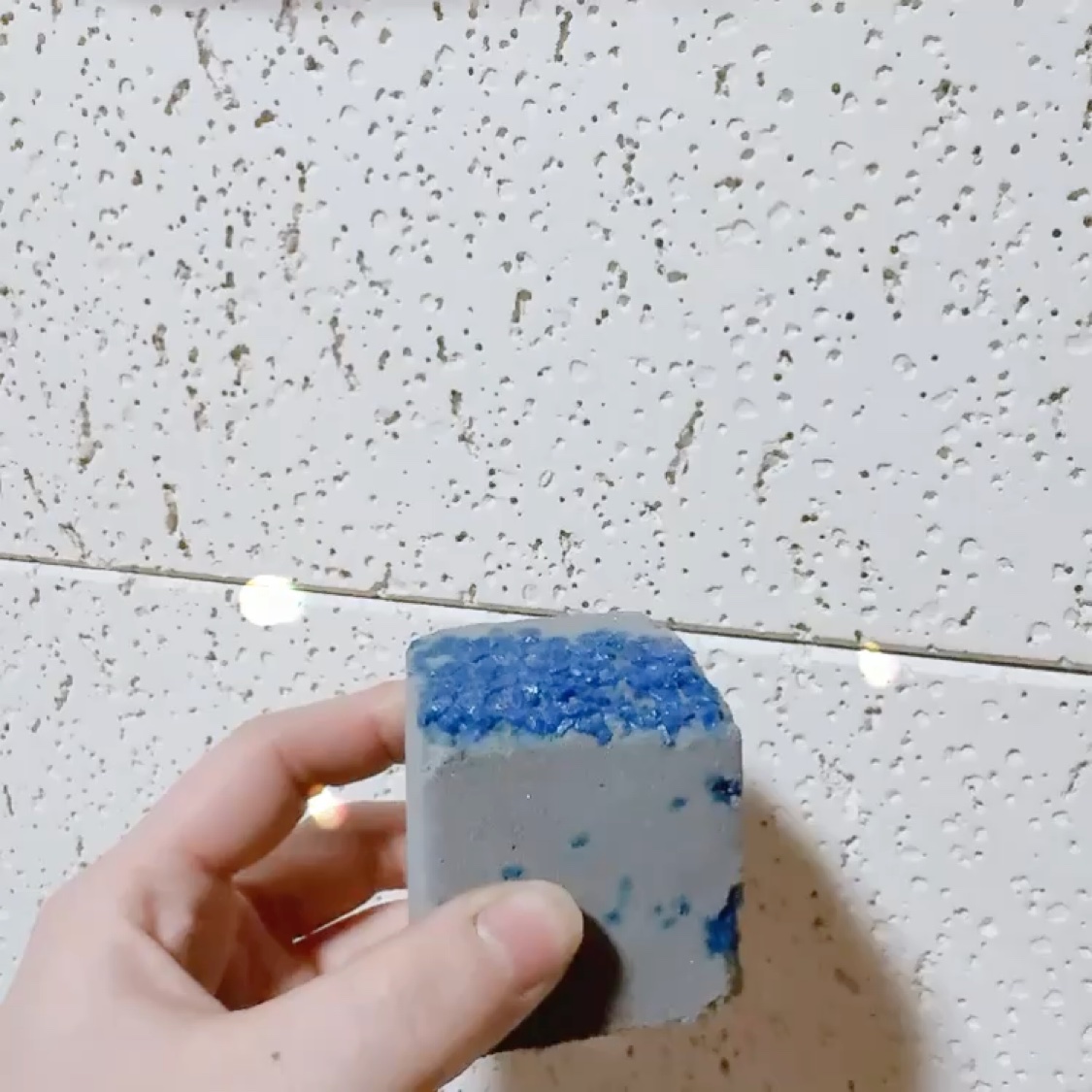 ラッシュ ダイヤモンド鉱石 のクチコミ「LUSH開封の儀②

ラッシュ
ダイヤモンド鉱石
¥800のところが50%OFFで
¥400に.....」（2枚目）