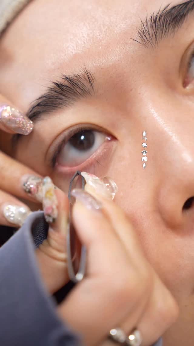 まつ毛全抜きし、まつ毛美容液を販売してから1年経過！
まつ毛美容液プレミアムと濃密アイ美容液の先行販売がスタートしました✨

【予約販売期間】
11月18日（火）20:00 〜11月21日（金）23:59
【本販売】
11月25日（火）20