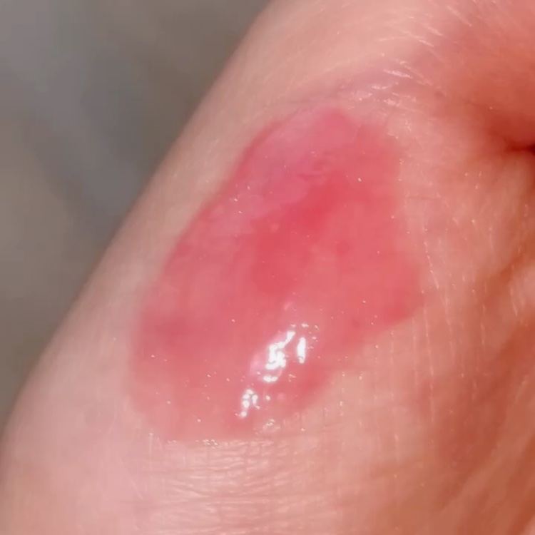 フィー 3Dボリューミンググロス/fwee/リップグロスを使ったクチコミ（2枚目）