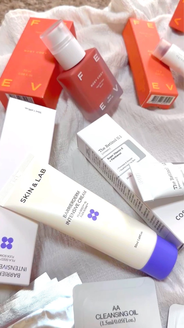 カラーセラム ロージーコージー/FEEV/リキッドチークを使ったクチコミ（2枚目）