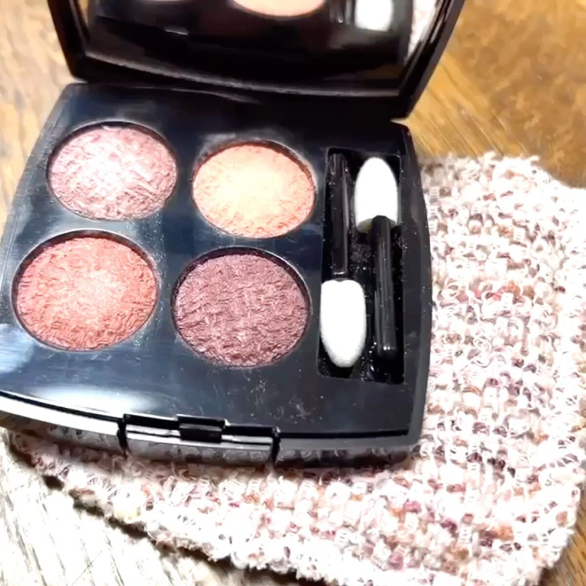 レ キャトル オンブル ツイード/CHANEL/アイシャドウパレットの人気ショート動画