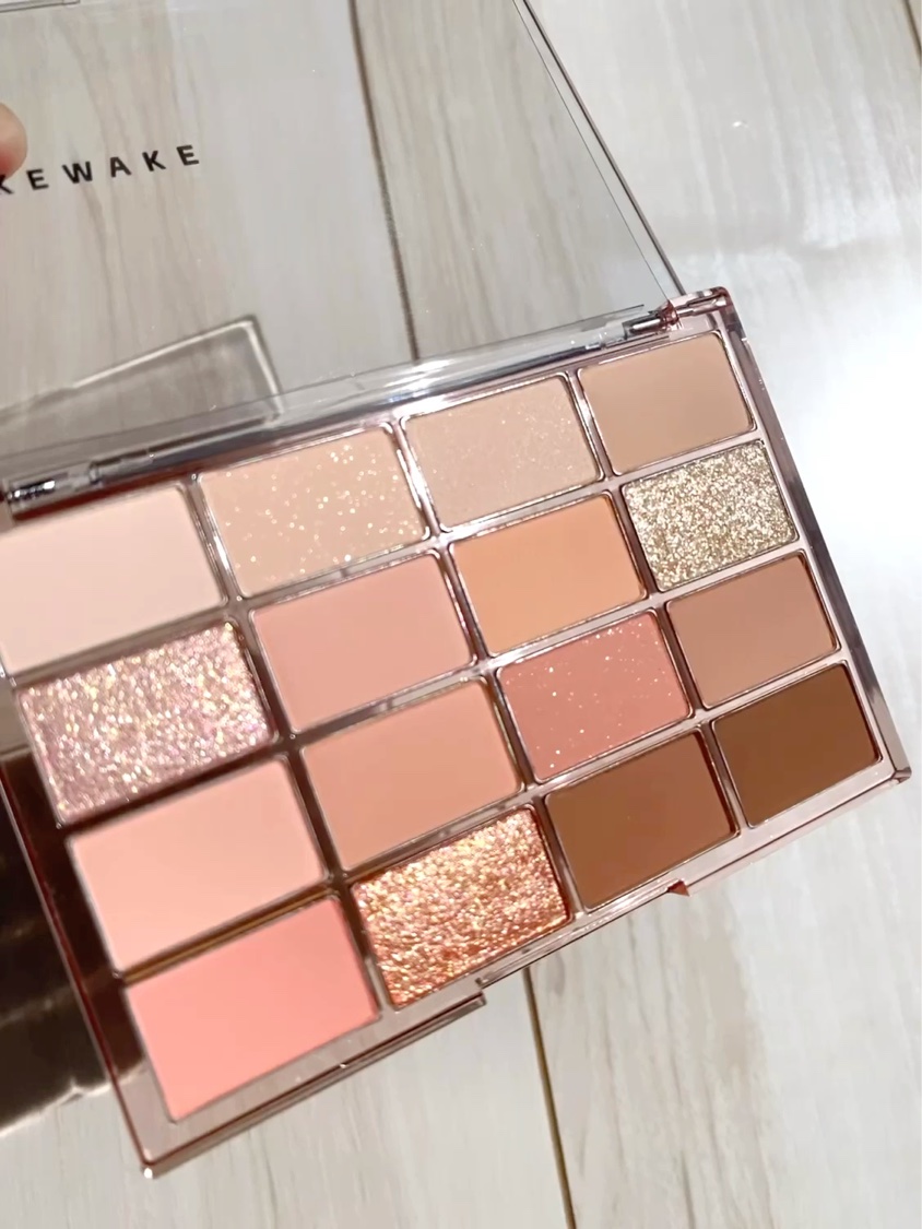 ソフトブラーリングアイパレット/wakemake/アイシャドウパレットを使ったクチコミ（3枚目）