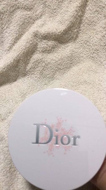 スノー パーフェクト ライト コンパクト ファンデーション/Dior/パウダーファンデーションの動画クチコミ2つ目