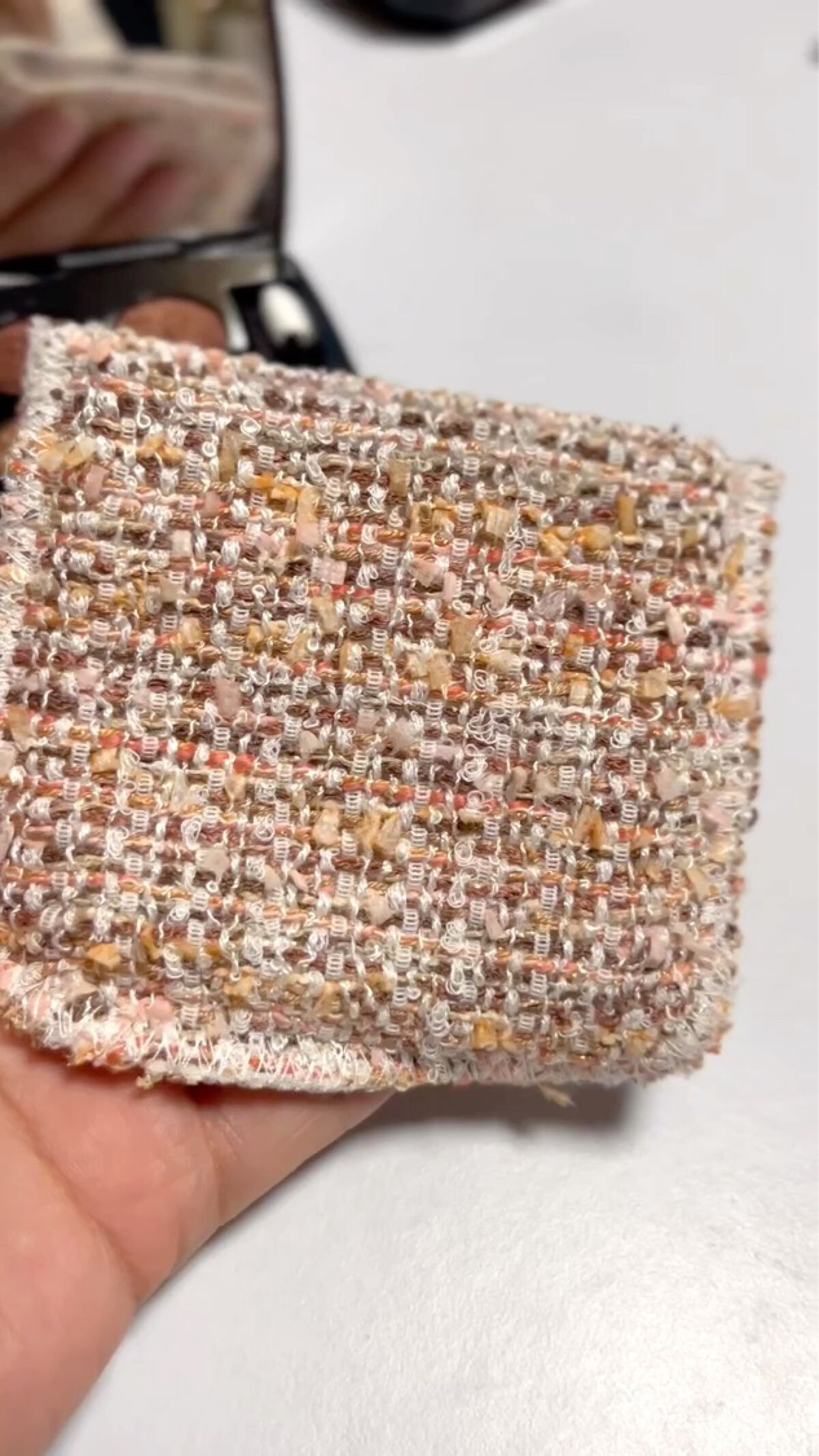 レ キャトル オンブル ツイード 01 ツイード キュイヴレ/CHANEL/アイシャドウパレットを使ったクチコミ（2枚目）