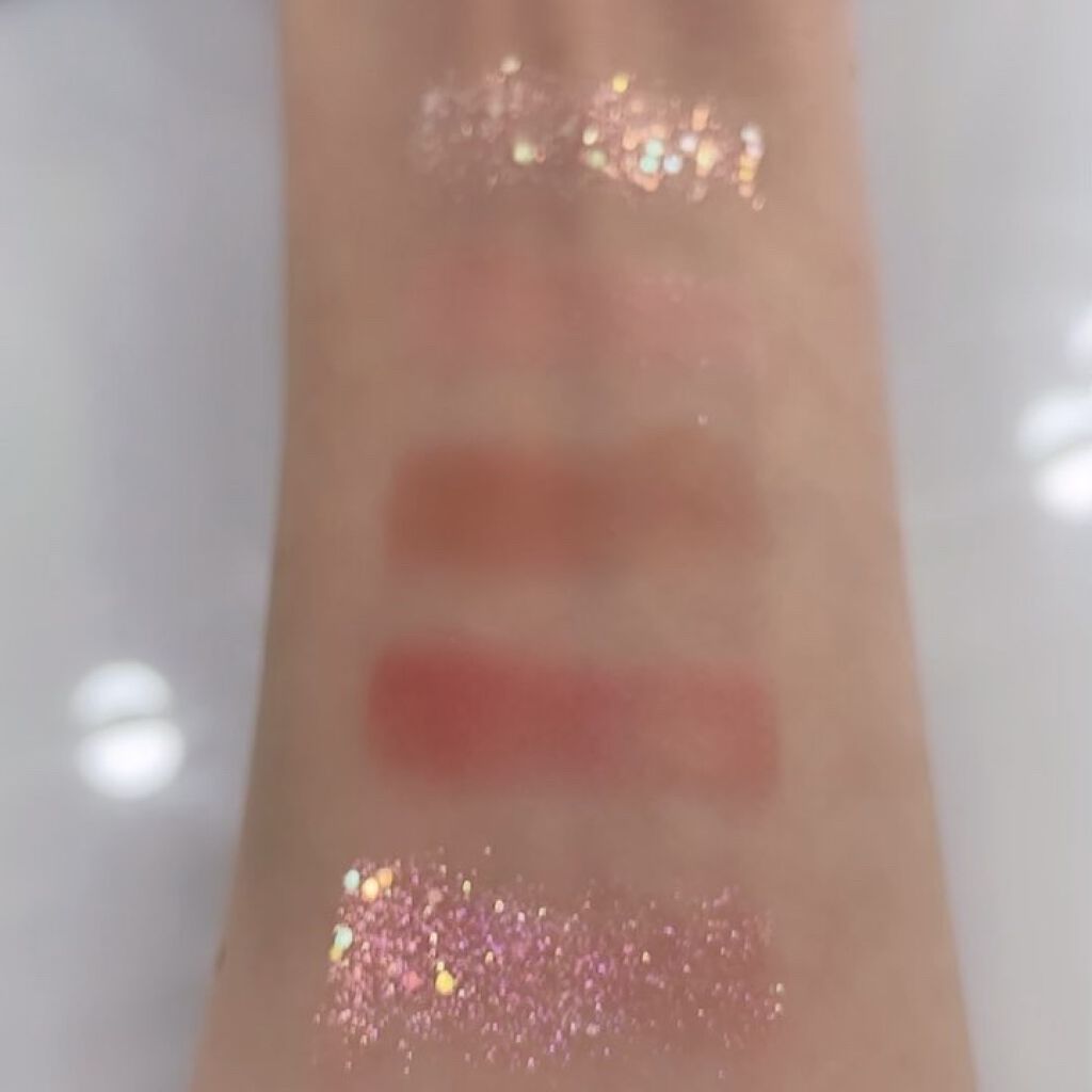 プリティー イージーグリッタースティック N°5ダスク/unleashia/グリッターを使ったクチコミ（3枚目）