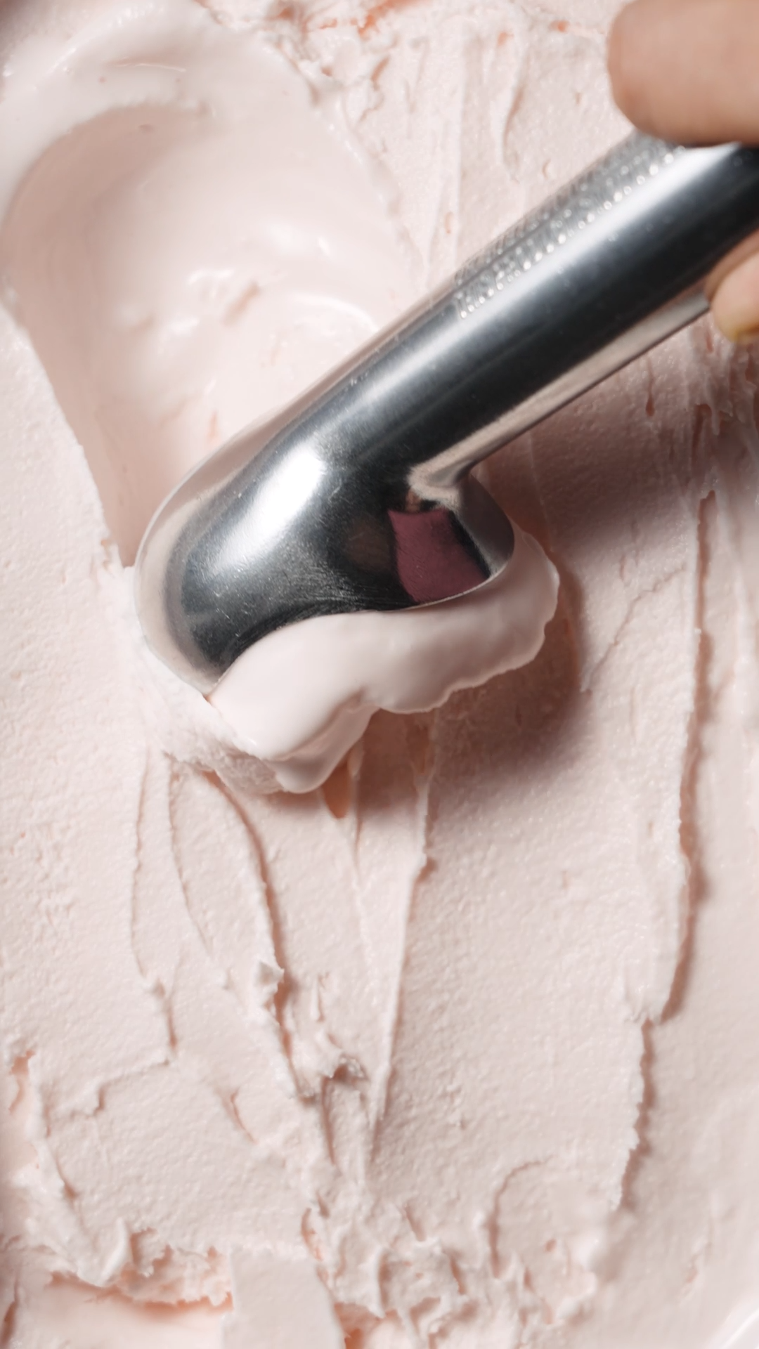 触れたくなる仕上がりに、​
ミルクがとろけて髪になじみ、オイルがやさしく包み込む。​

BOTANISTフレグランスコレクション​
ふわりと広がる春限定の香り「サクラとバニラの香り」🌸🍨​
ヘアミルク＆ヘアオイル​
季節の乾燥ダメージを