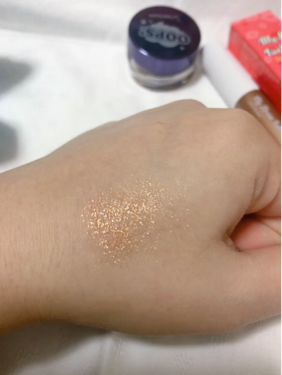 ベリサム OOPS Tint STAR shadowのクチコミ「02 Leo
ゴールドの細かいラメとシルバーの少し大きめなラメのみ✨
とにかくキラッキラです。.....」（2枚目）