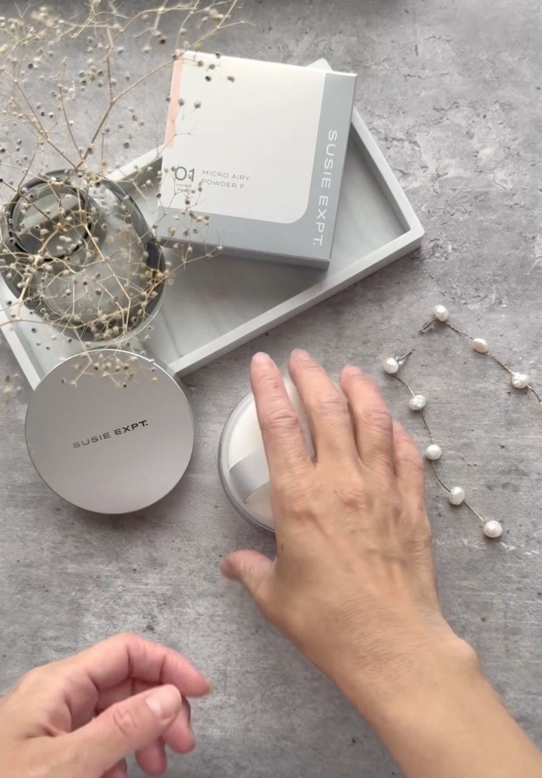 スージー エキスパート マイクロエアリーパウダーＦ/SUSIE N.Y./ルースパウダーを使ったクチコミ（2枚目）