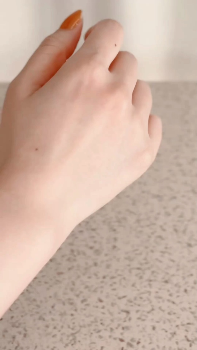 プリズム・リーブル・スキンケアリング・グロウ/GIVENCHY/リキッドファンデーションの動画クチコミ2つ目