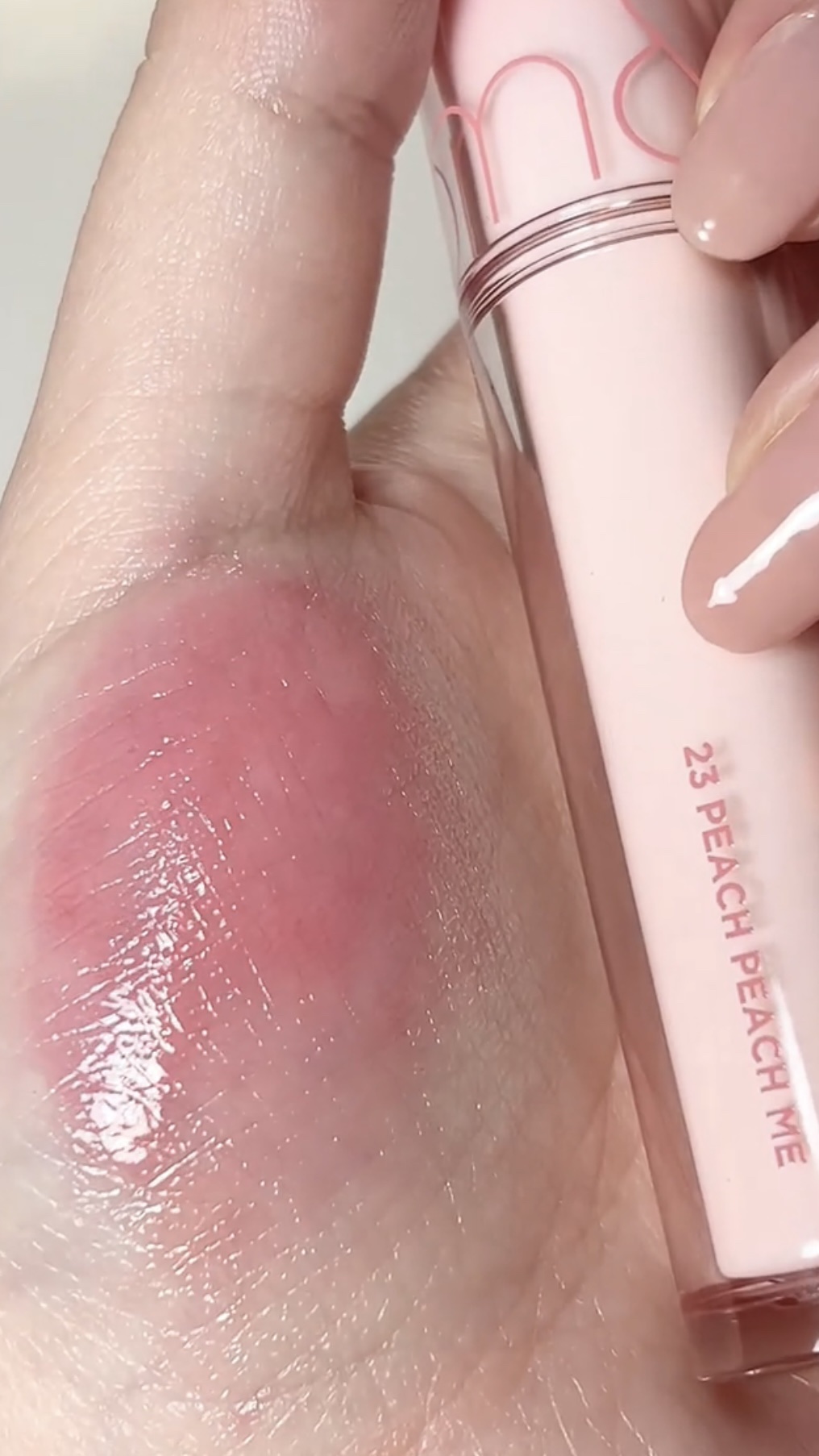 ザ ジューシーラスティングティント/rom&nd/リップティントの動画クチコミ3つ目