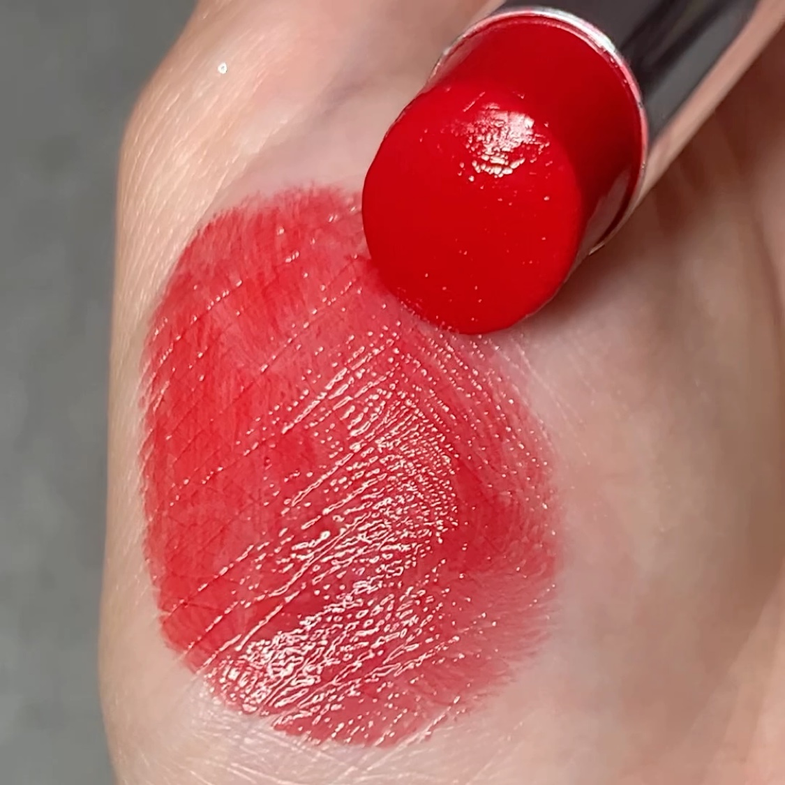 DiorアディクトリップスティックNo.745とショッパ＆ボックス ディオール アディクト リップスティック｜Diorの人気色を比較