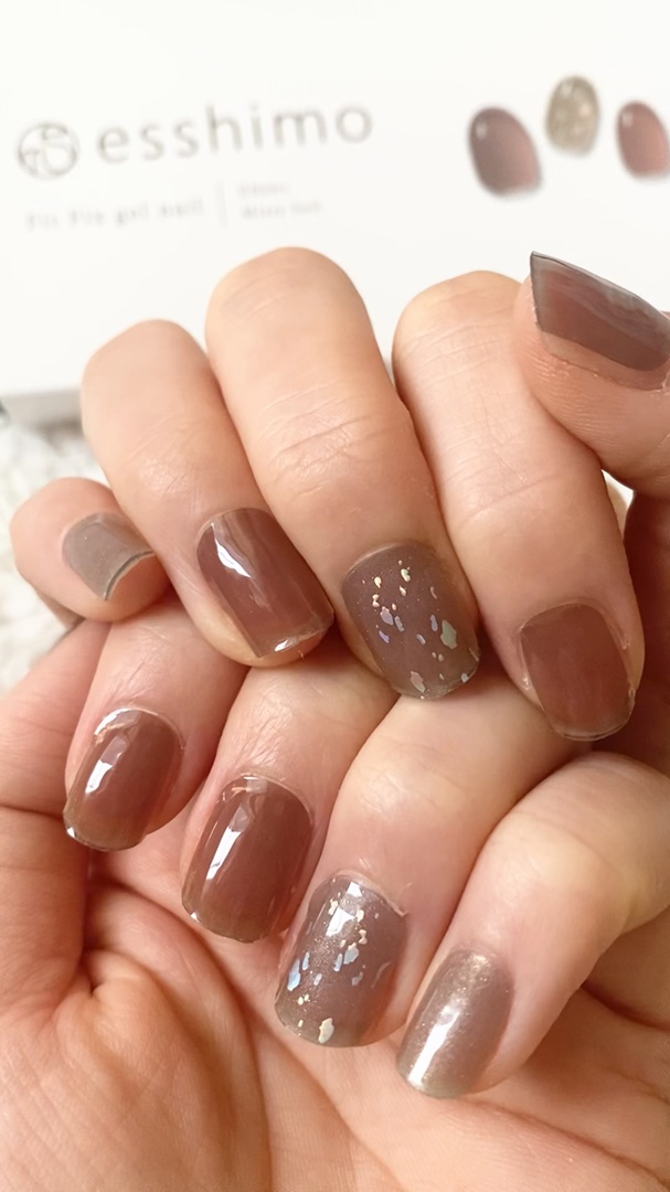 ✍🏻essimo
🤍Fit Fix gel nail
🩷EN001 Misty Soil

普段あまりネイルサロンには行かない派で𓂃🤍
指先のおしゃれも、必要なときにさっと楽しめたらいいな、というタイプです。
そんな私が最近使って