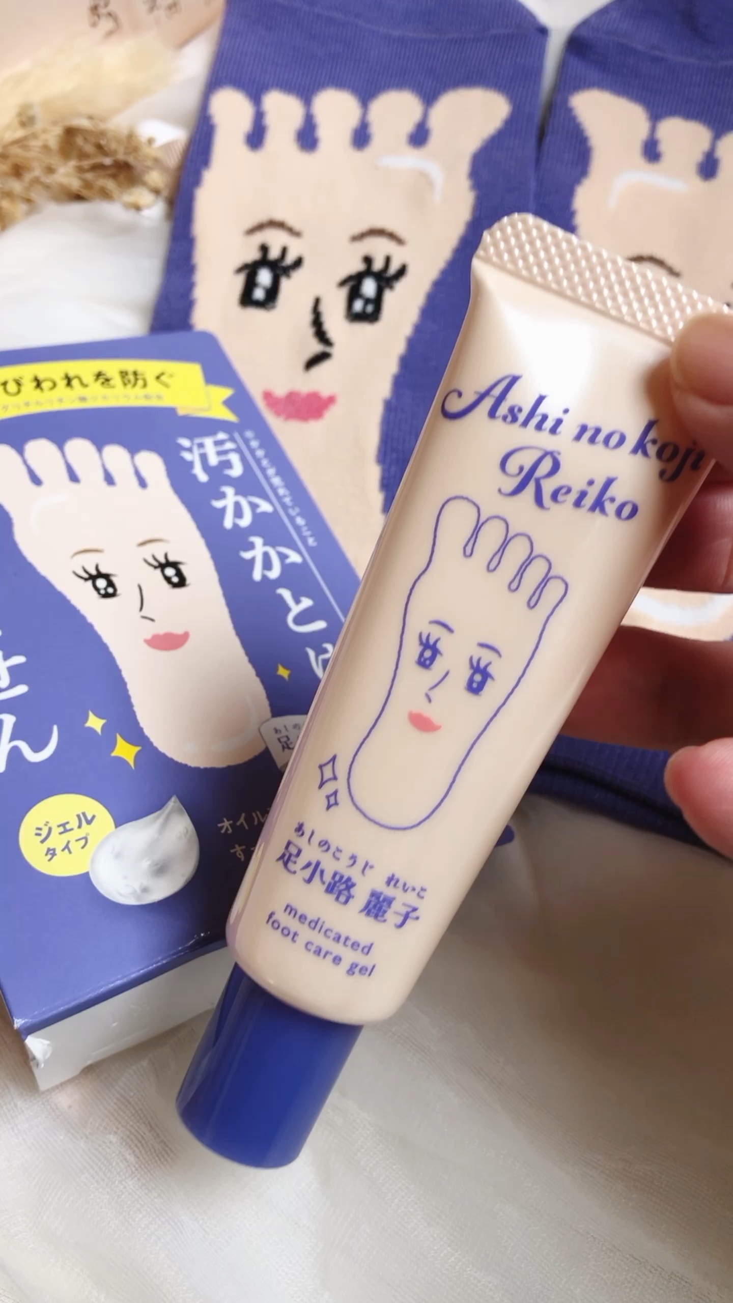 足小路麗子 薬用 フットケアジェル/ナリスアップ/レッグ・フットケアの動画クチコミ2つ目