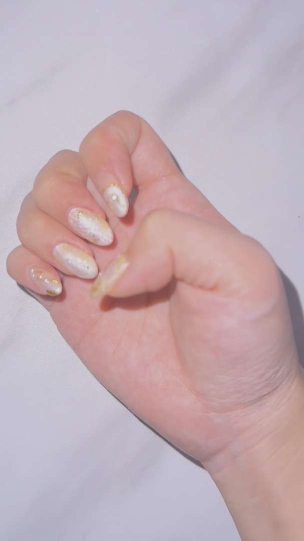 成人式ネイル💅★*

金箔を使ったゴージャスな
ネイル💅

120分ぐらいかかったかな

ベースはパラジェルです❕

9,000円弱でこれは完璧💯💮

担当さんありがとう😭

#ネイル #ネイルデザイン #成人式 #成人式ネイル 