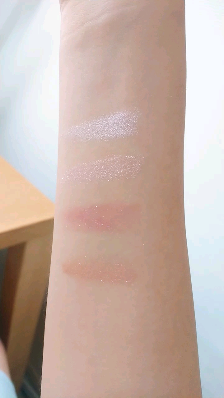 スパークリングリキッドピグメント #JOYFUL/3CE/リキッドアイシャドウを使ったクチコミ（3枚目）