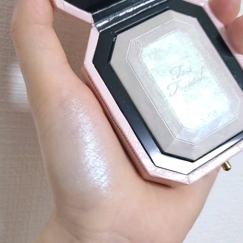 ダイヤモンドライト マルチユース ハイライター/Too Faced/パウダーハイライトを使ったクチコミ（2枚目）