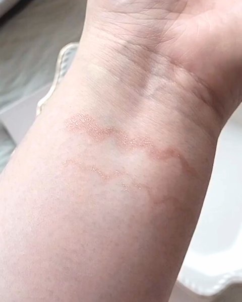 リキッドアイライナーR4 S ビジューグリッターコレクション/ラブ・ライナー/リキッドアイライナーの動画クチコミ1つ目