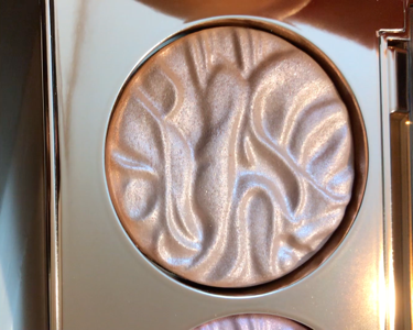 ペイント ウィズ ライト ラディアント フェイス イルミネーター トリオ/ローラ メルシエ/プレストパウダーを使ったクチコミ（3枚目）