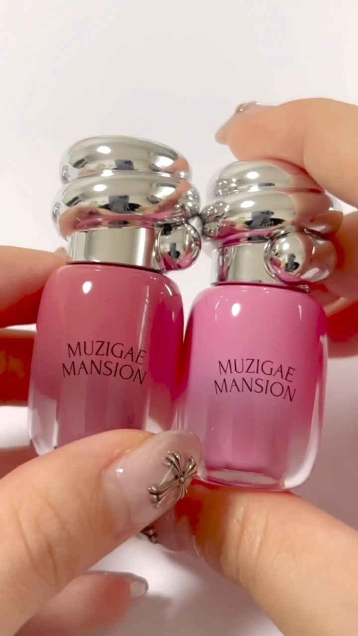 COOL TONEセットは
011 LILAC DROP & 012 FRENCH DROP の2色。

小さいのに実力派、持ち歩きコスメにもぴったり👜
#MUZIGAEMANSION #ムジゲマンション #オブジェグロッシーティント #