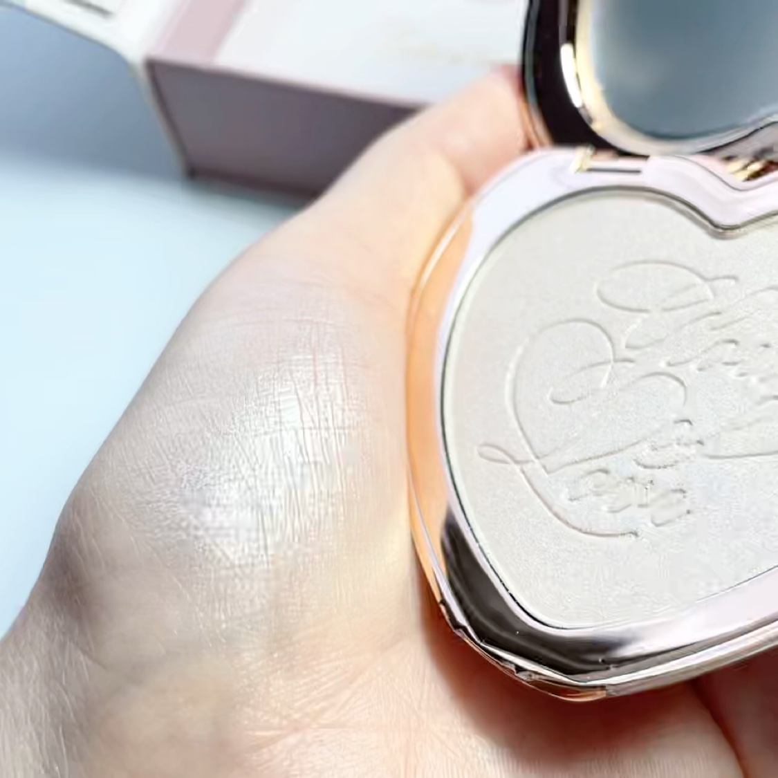 グロウオブラブハイライター 01 Eclat Perle（初回限定版パッケージ）/Peony/パウダーハイライトを使ったクチコミ（3枚目）