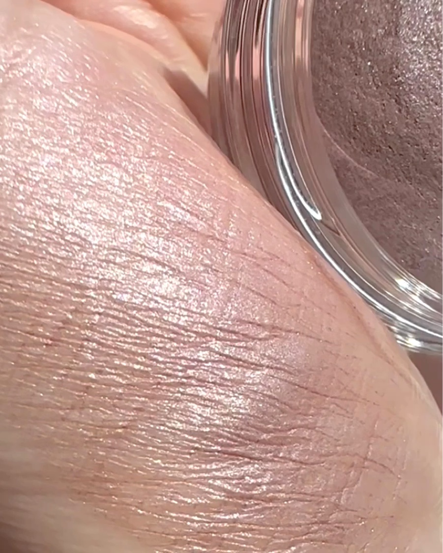 アイグロウジェム スキンシャドウ/DECORTÉ/ジェル・クリームアイシャドウの動画クチコミ1つ目