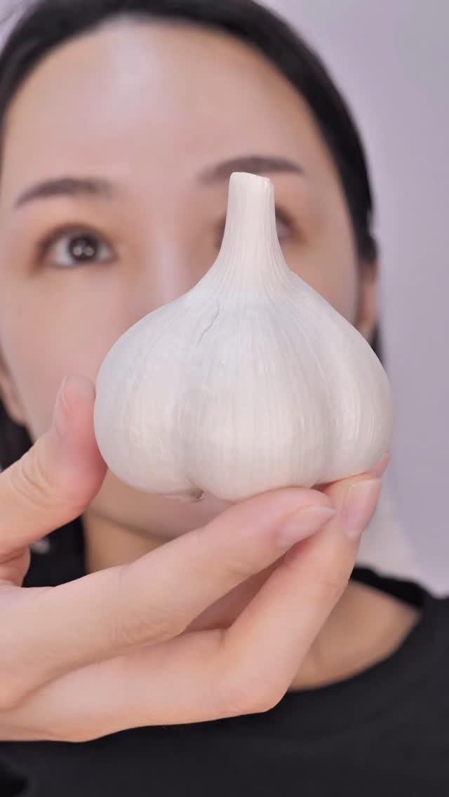 ニキビ＆角栓に悩んでる人試してみて🧄

#PR#肌荒れの味方#Qoo10#メガ割#アゼライン酸#ガーリックリードルショット#ニキビケア#VT