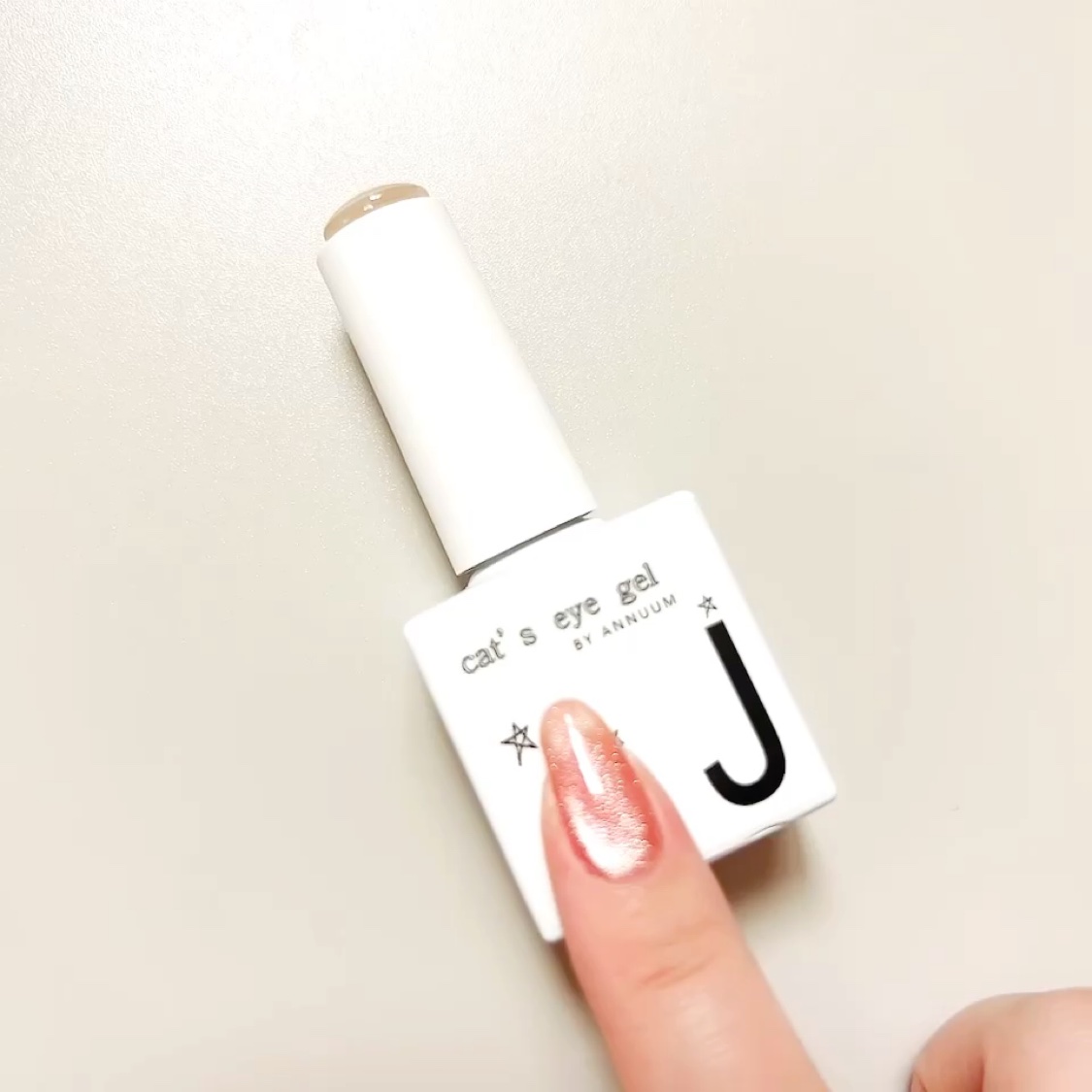 cat's eye gel/ANNUUM/ジェルネイルの動画クチコミ1つ目