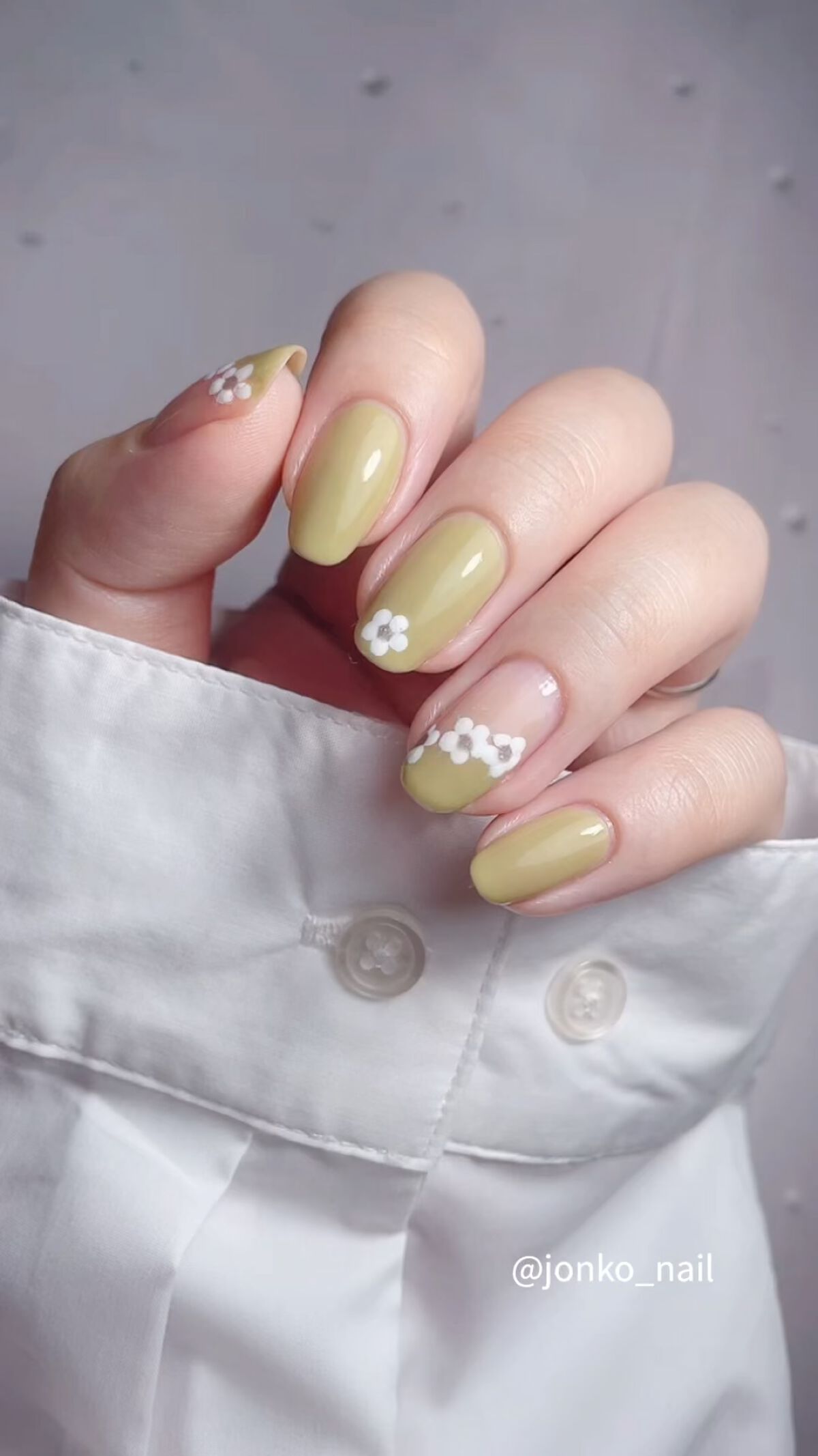 #セルフネイル,#グリーンネイル,#カーキネイル,#ピスタチオネイル,#フラワーネイル,#マニキュアネイル,#ポリッシュネイル,#サマーネイルのネイルデザイン