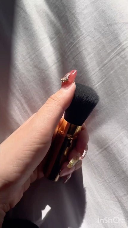 もも on LIPS 「パウダーはブラシ派の人必見‼️持ち運びづらいブラシもこれならカ..」(3枚目)