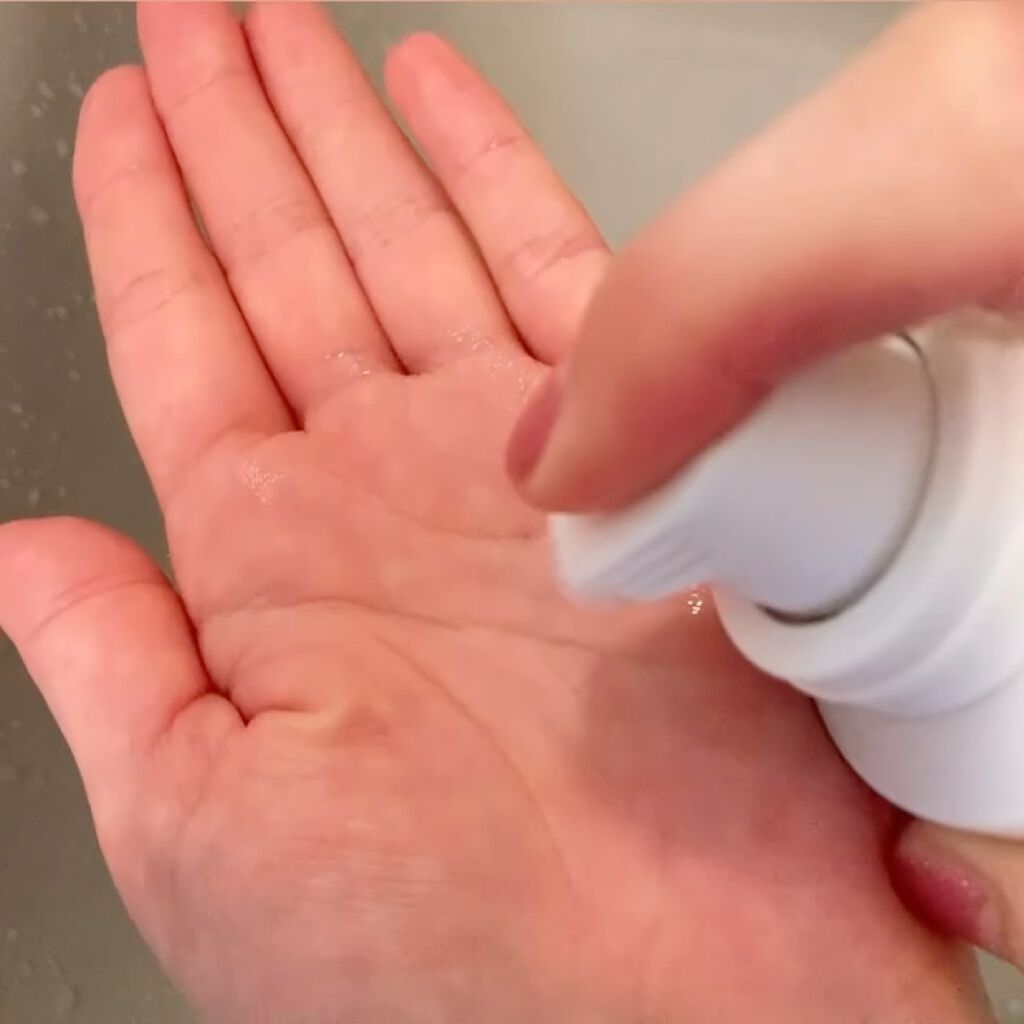 レーヌブランシュ イルミネイティングクレンジングフォーム/L'OCCITANE/洗顔フォームの動画クチコミ2つ目