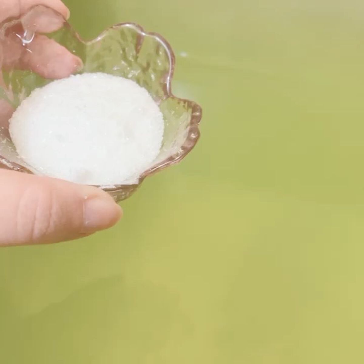 眠りや リーフバスソルト/眠りや/無機塩系入浴剤の動画クチコミ3つ目