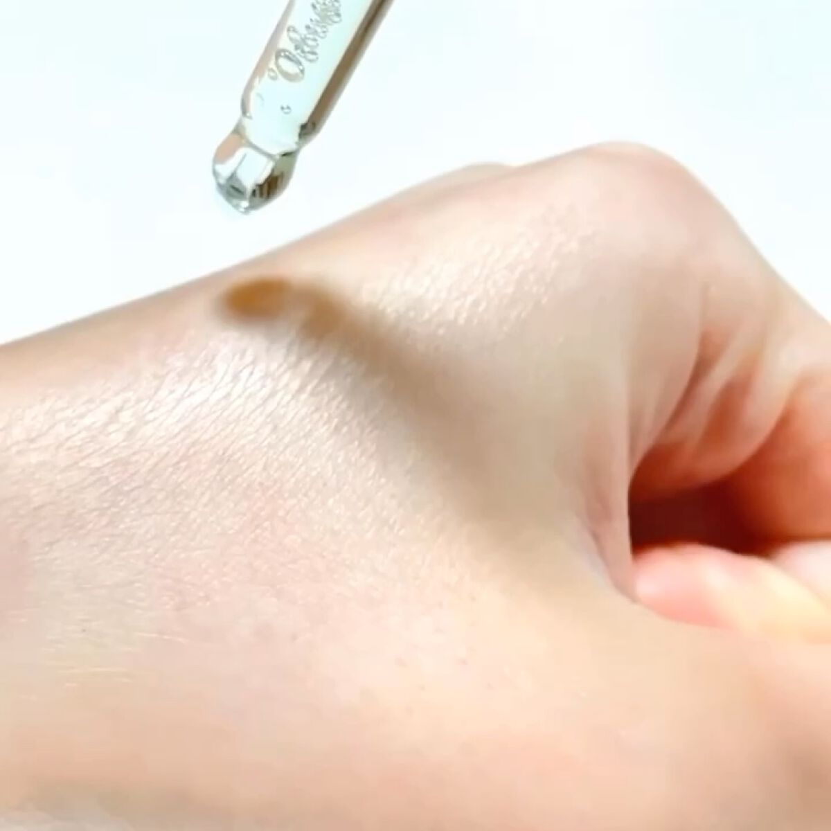 CICA デイリーモイスチャーエッセンス/VT/美容液の動画クチコミ4つ目