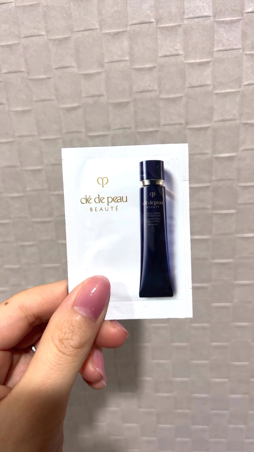 みち😼です。

【クレ・ド・ポー ボーテ】
ヴォワールコレクチュールｎ 


他の商品を購入した際に
サンプルでついてきました。


みんなの口コミが圧倒的に良い〜〜みたいな感じで
期待しすぎたかも🥹🥹🥹


薄いベージュで、伸ばし