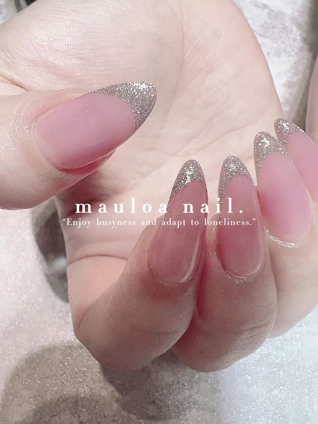 #白ネイル,#ネイル,#アートネイル,#冬ネイル,#ミラーアートネイル,#リングネイル,#ブラウンネイル,#ジュエリーネイル,#ミラーネイル,#手書きアートネイル,#ハートネイル,#パーツネイル,#ミラーネイル,#シルバーアクセネイル,#冬ネイル,#天王寺ネイルのネイルデザイン