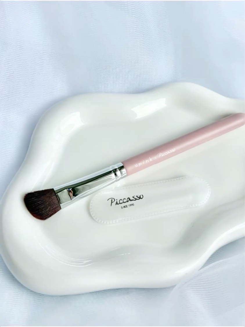 upink×Piccasso ポイントフェイスブラシ/upink/メイクブラシの動画クチコミ1つ目