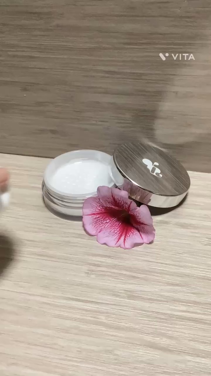 mgb skin グロウスキンパウダーのクチコミ「グロウスキンパウダー

フェイスパウダー

肌のツヤを保ちながら

サラサラに仕上げる
カラー.....」（1枚目）