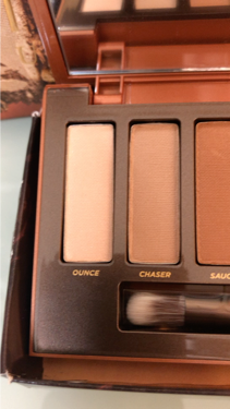 URBAN DECAY NAKED HEAT
eyeshadow palette swacth&review

⭐︎発色
100点です。少し粉落ちするので、ブラシに取ったらトントンして余分な粉を落として